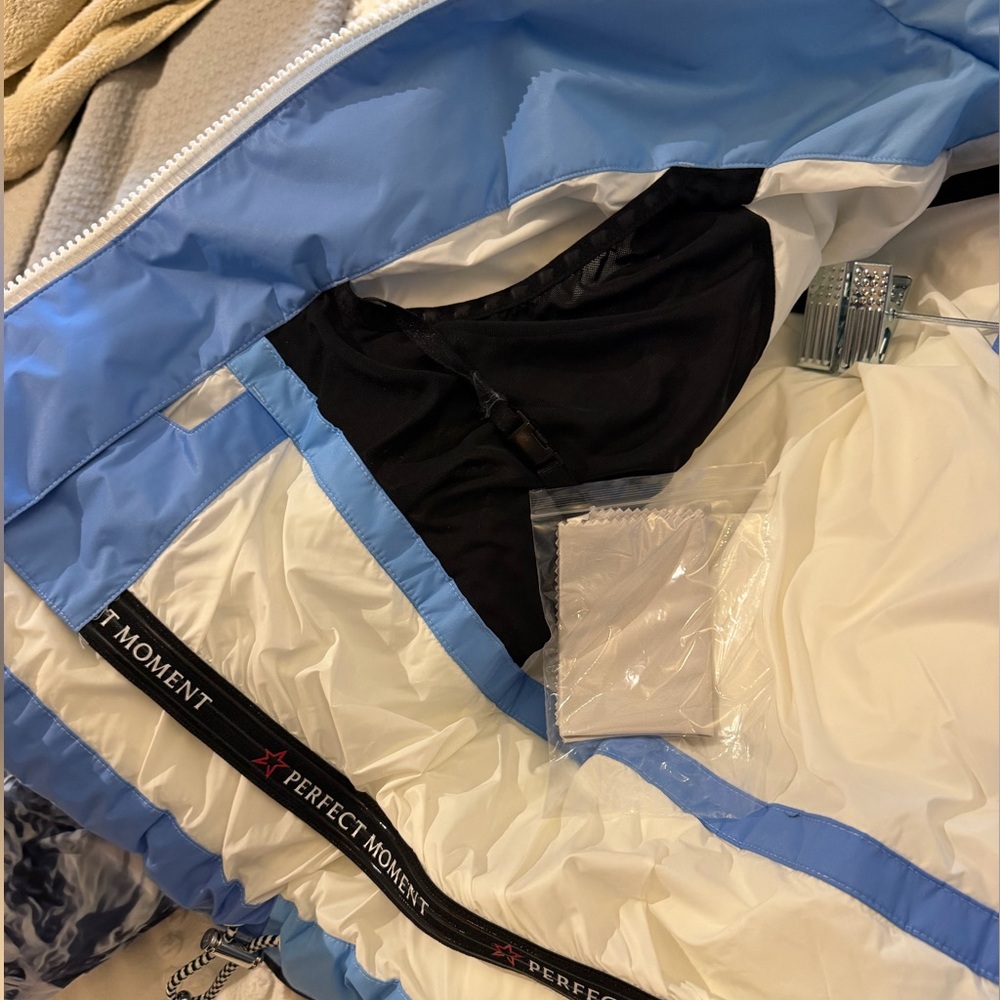 Perfect Moment Blue Mountain Print Ski Jacket - Picture 5 of 8